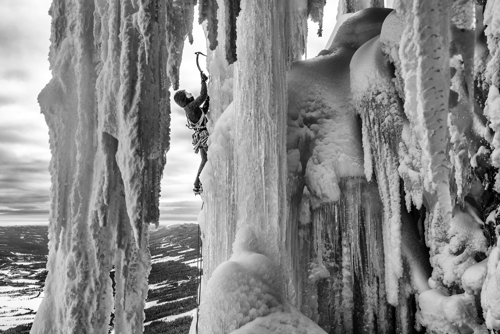 Ines Papert and Heike Schmitt ice climbing the central line WI6